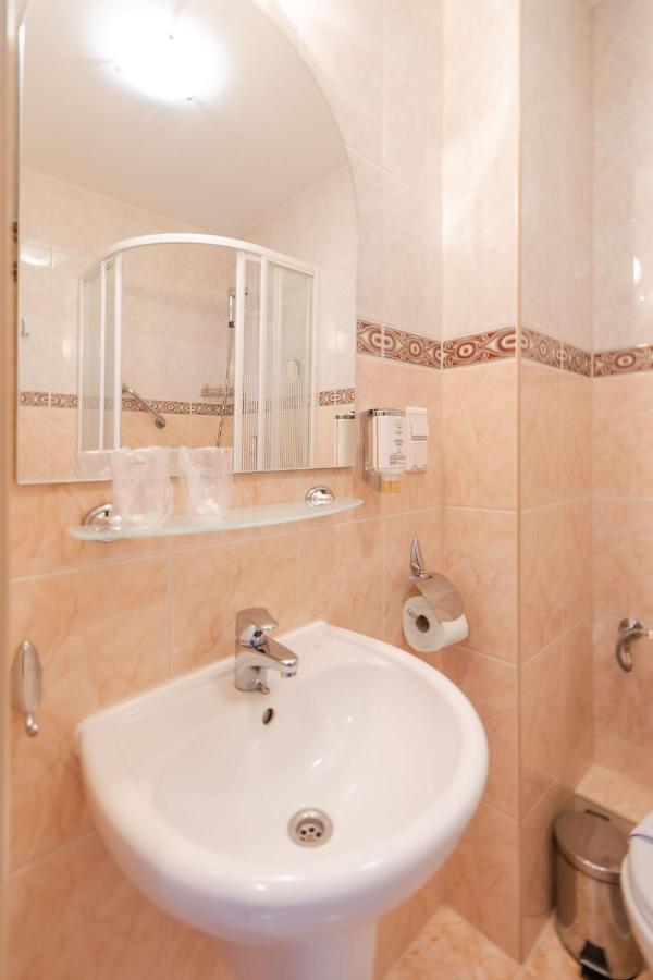 Marina Aparthotel 3*