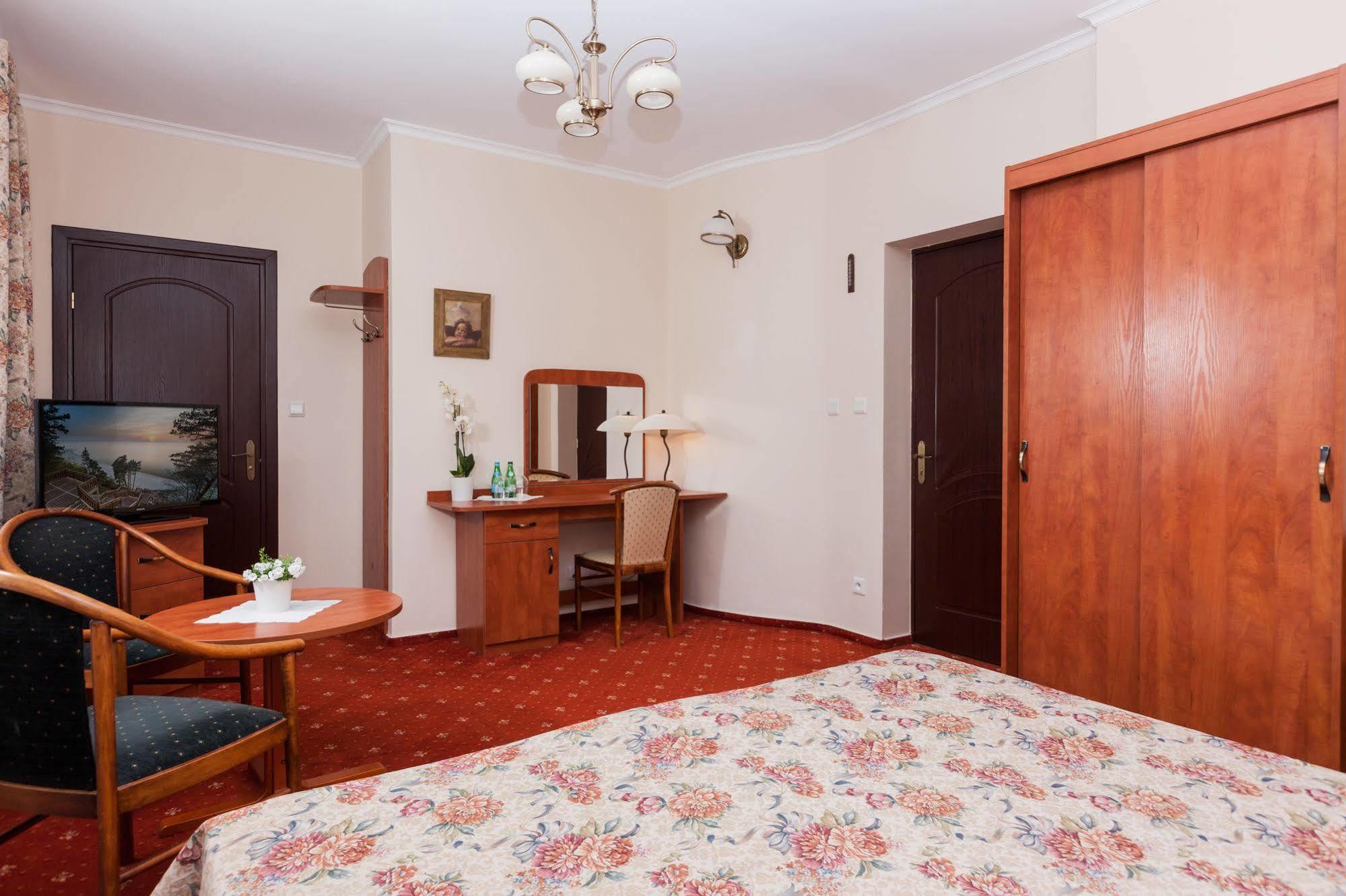 Marina Aparthotel 3*